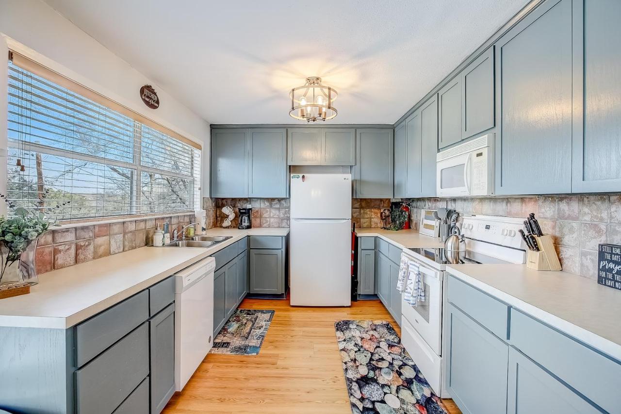 Lakeview Lodge Spicewood Екстер'єр фото